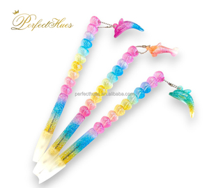 Stylos de couleur fantaisie en plastique 17 cm multicolores avec breloque papillon pour enfants - Product Image 5