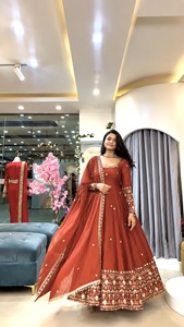 ชุดเดรส Anarkali ผ้าไหมปักลายฉลุ แขนยาว พร้อมกางเกงและผ้าคลุมไหล่ แบบสำเร็จรูป สไตล์ชาติพันธุ์ (HHI 544) - Product Image 6