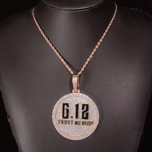 Pendentif Charm Hip Hop Unisexe Evanex Diamond G.12 en Moissanite Brillante Plaqué Or Rose avec Sertissage Griffe, Effet Glacé Sans Corps de Bijou - Product Image 2