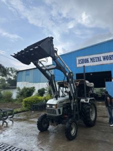 Godet de base pour chargeur agricole Ashok Metal Works pour tracteur Eicher, capacité de levage élevée avec système entièrement hydraulique - Product Image 2