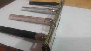 Navaja de Afeitar de Doble Filo de Acero Inoxidable, Acero Quirúrgico de Alta Calidad con Mango Largo, Navaja Tipo Mariposa con Logotipo Personalizado - Product Image 3