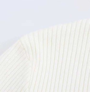 Cardigan respirant à col en V orné de perles pour homme, pull tricoté boutonné avec accents diamantés pour séances photo haute couture - Product Image 3