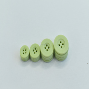 Botones de Plástico Ecológicos de Resina de 4 Agujeros de Colores Variados con Decoración de Malla y Técnica de Plateado, Hechos en Vietnam - Product Image 3