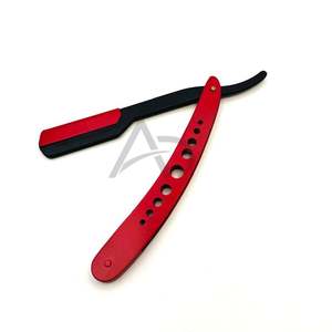 Rasoir de barbier rouge et noir à double tonalité, lame métallique tranchante, manche rouge avec découpes circulaires - Product Image 2