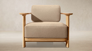 Sillón de Madera de Teca Estilo Brutalista Japandi con Reposabrazos Anchos y Cojín de Tela Crema Tipo Peluche - Product Image 2