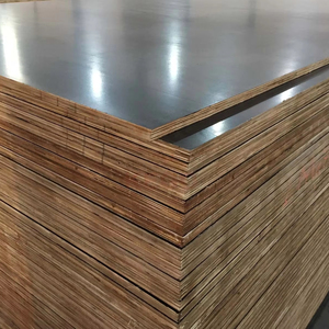 Contreplaqué filmé du Vietnam pour l'exportation, destiné à la construction, surface lisse, sans déformation ni inégalités. - Product Image 1