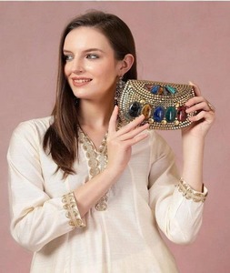 Bolso de Mano Artesanal con Cuentas y Cadenas Metálicas, Estilo Vintage Indio, para Fiestas Nocturnas y Bodas - Product Image 2
