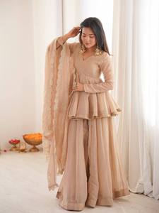 Robe Anarkali traditionnelle indienne pakistanaise pour femmes, longue jusqu'au sol, brodée, avec bordure dorée, tenue de mariage - Product Image 4