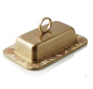 Beurrier en or avec couvercle hermétique pour la conservation de la fraîcheur, rectangulaire, en métal, vaisselle de cuisine, design glamour, poli à la main - Product Image 2