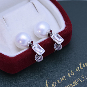 Boucles d'oreilles pendantes fines en forme de seau, en argent S925, perles d'eau douce 10-11 mm, blanc pur et violet, à fort éclat, vente en gros - Product Image 1