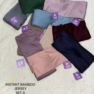 ชุดผ้าพันคอสำหรับสุภาพสตรี ผลิตจากผ้าเจอร์ซีย์ไม้ไผ่คุณภาพพรีเมียม เป็นมิตรต่อสิ่งแวดล้อม ลายสก็อต เคลือบผิวซาติน เสื้อผ้าทันสมัย ยืดหยุ่นได้ ใส่ได้ทุกวันตลอดทั้งปี - Product Image 1