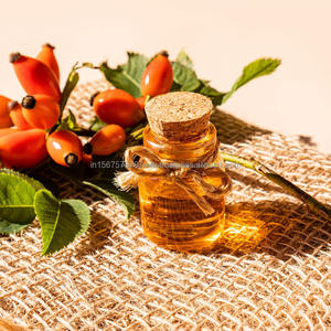 Aceite de rosa mosqueta Proveedor mayorista Prensado en frío para la reparación de la piel Cuidado del cabello Productos hidratantes y de belleza - Product Image 3