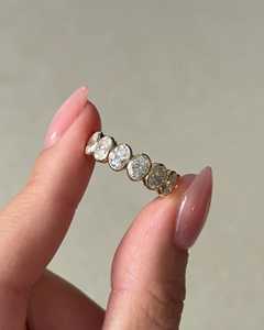 แหวนเพชรทรงรีแบบฝังขอบ แหวนแต่งงานเพชรแล็บสำหรับผู้หญิง แหวนทอง 14k ทรงรีครึ่งวงแบบฝังเพชรแล็บ - Product Image 1