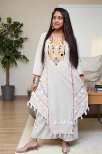 Salwar Kameez en coton Khadi blanc, tenue ethnique indienne embossée, robe à franges pour femmes, tenue de soirée, séchage rapide, toutes saisons - Product Image 3