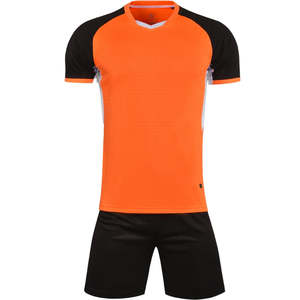 Ensemble de maillot et short de football personnalisé par sublimation, rouge et noir, respirant, en polyester, unisexe adulte, Starlet International Wears - Product Image 6