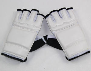 โรงงานขายส่งถุงมือเทควันโดคุณภาพสูงสำหรับฝึกศิลปะการต่อสู้ ป้องกันนิ้วครึ่ง ทำจากหนัง ป้องกันรังสียูวี - Product Image 2