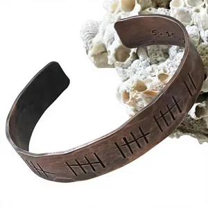 Bracelet de thérapie magnétique en cuivre pur massif, gravé avec un motif de comptage, robuste - Product Image 2