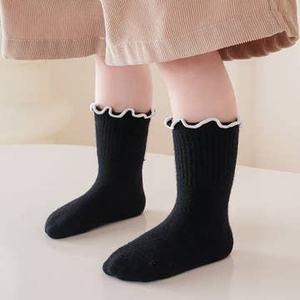 Chaussettes tricotées à volants pour bébé, respirantes, en coton doux, pour usage quotidien, avec revers, personnalisables, en gros, fabrication ODM, Vietnam - Product Image 6