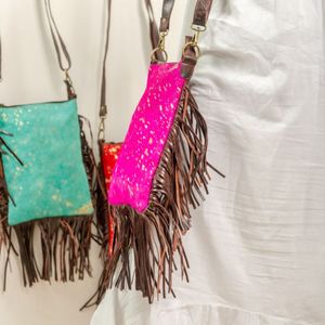 Sac à bandoulière pour femme de style bohème western, de haute qualité, 100% cuir véritable, portable, élégant, multicolores, avec franges, style cowgirl - Product Image 3