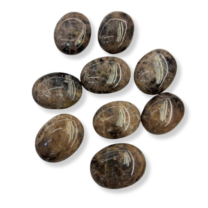Pierre de paume en pierre de lune noire naturelle, pierre précieuse polie, cristal de poche, fournisseur en gros - Product Image 1