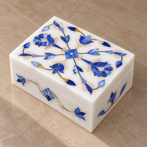 Boîte à bijoux élégante en marbre blanc gravé avec un design floral bleu incrusté, forme rectangulaire, couvercles pour le rangement des bijoux - Product Image 2