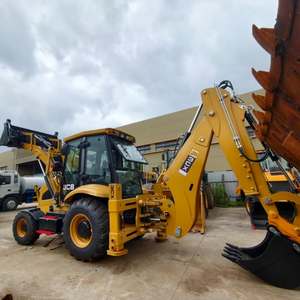 Chargeuse-pelleteuse industrielle JCB conçue pour les travaux d'excavation, de creusement de fossés, de chargement et de préparation de chantier, offrant une excellente stabilité - Product Image 6