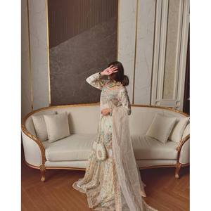 Hermoso Conjunto de Top y Pantalón de Tela Transparente con Dupatta para Fiestas - Product Image 2