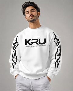 เสื้อสเวตเชิ้ตคอกลมสีขาวสำหรับผู้ชาย แบรนด์ KRU ทรงปกติ พิมพ์ลายโลโก้ ดีไซน์ลำลอง สวมใส่สบาย เหมาะสำหรับฤดูหนาว เป็นมิตรต่อสิ่งแวดล้อม ระบายอากาศได้ดี - Product Image 1