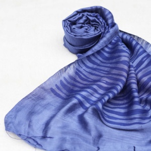 Élégant châle d'été vintage en soie à franges, écharpe unie avec un style rétro, couleurs et motifs personnalisables, pour femme, toutes saisons - Product Image 2