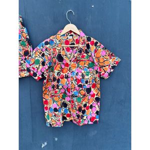Conjunto de Camisa de Manga Corta con Estampado de Puntos Coloridos para Mujer, Conjunto Casual de Primavera/Verano de 2 Piezas, Pantalones Cortos Tejidos, Corte Regular, Cuello Camisero - Product Image 3