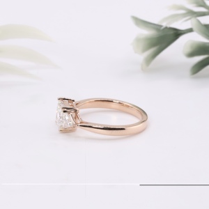 Bague de fiançailles en or rose avec diamant de laboratoire taille princesse, alliance classique trois pierres taille triligne, cadeau de fête, bijoux fins pour femme - Product Image 3