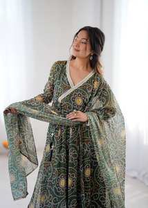 ชุดเดรสงานเลี้ยงผ้าจอร์เจตเนื้อนุ่มพิมพ์ลายแบนเดจสีเขียวแบบอานาร์กาลีใหม่ ไม่ยับ ใส่ได้สองด้าน - Product Image 2