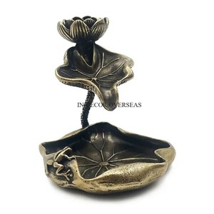 Support de bougie en laiton finition antique de qualité supérieure, motif lotus, pour décoration intérieure, durable, à prix avantageux - Product Image 1