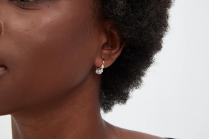 Pendientes de Aro Flotantes de Oro Sólido de 14K con 5 Diamantes Cultivados en Laboratorio en Forma de Pera de 8mm, Joyería Minimalista de Lujo para Mujer, Ideales para Fiestas - Product Image 5