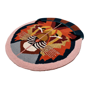 Tapis de luxe tufté à la main en soie et laine, motif visage de lion artistique, multicolore vibrant, à poils ras - Product Image 1