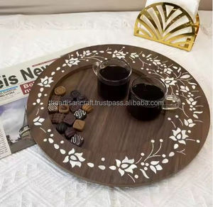 Bandeja Redonda de Madera de Acacia Hecha a Mano con un Hermoso Diseño, Duradera y Moderna, para Servir Postres, Artesanía para Eid, Ramadán y Otros Festivales - Product Image 1