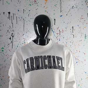 Sudadera CARMICHAEL WHITE con Cuello Alto, 100% Bordado con Apliques de Puntos Blancos y Negros, Sudadera de Cuello Ancho con Hilos Finos - Product Image 4