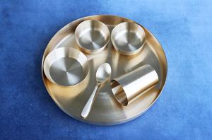Ensemble de thali classique en bronze (Kansa) écologique, durable, compatible micro-ondes et réutilisable - Product Image 4