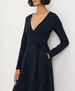 Robe en coton 100% avec taille élastique et ceinture en tissu amovible, longueur midi, robe d'été décontractée avec poches, robe à col en V - Product Image 2