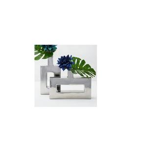 Elegante Florero Metálico que Expresa una Personalidad Encantadora Mediante una Elaboración Detallada y un Material Resistente - Product Image 2