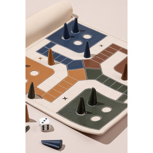 Juego de Ludo Enrollable de Cuero con Dados y Fichas Multicolores, Portátil para Viajes Familiares y Entretenimiento - Product Image 5