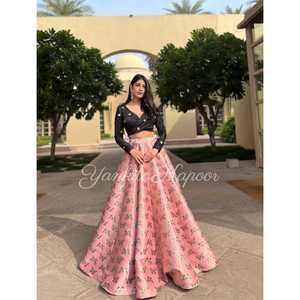 Hermoso Lehenga Choli con Estampado Digital, Cuello en V, Corte en A, Satén Lavable, Cintura Natural, para Fiestas - Product Image 4