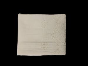 Tissu en coton blanc brodé à œillets, bord festonné, motif floral en dentelle, très demandé pour la confection de robes, kurtis et la décoration intérieure - Product Image 5