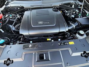 Nuevo Land Rover Defender 110 S TRAK Edition SE 2023 con volante a la izquierda y a la derecha - Product Image 2