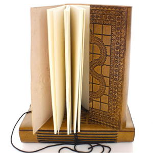 Carnet en cuir gaufré Proton 5 x 7 pouces avec sangle, fait main, style vintage, papier à bords festonnés, journal d'écriture, cadeau - Product Image 5