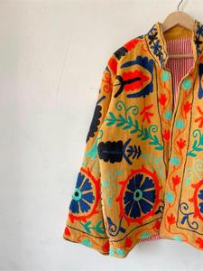 Elegante Chaqueta Suzani Bordada a Mano en Algodón Naranja con Patrón Floral, Manga Larga, Cuello Alto, Estilo Bohemio, Abrigo de Invierno para Mujer - Product Image 3
