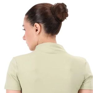 Haut ajusté vert clair à manches courtes et col montant pour femme, avec demi-fermeture éclair sur le devant, coupe slim, chemise décontractée basique extensible, vêtement de mode quotidien - Product Image 4
