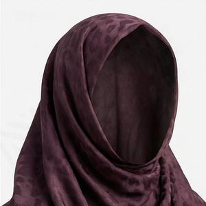 Elegante Pañuelo de Seda Chifón con Diseño de Anacardos para Mujer, Ligero, Transpirable y de Alta Calidad - Product Image 4