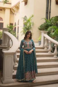 Traje de Novia con Pantalón Anarkali de Diseño con Lentejuelas y Dupatta para Mujer - Product Image 5