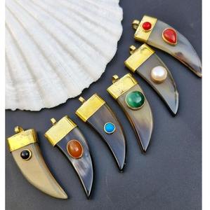 Pendentif rustique en corne de buffle, bijoux artisanaux faits à la main - Product Image 3